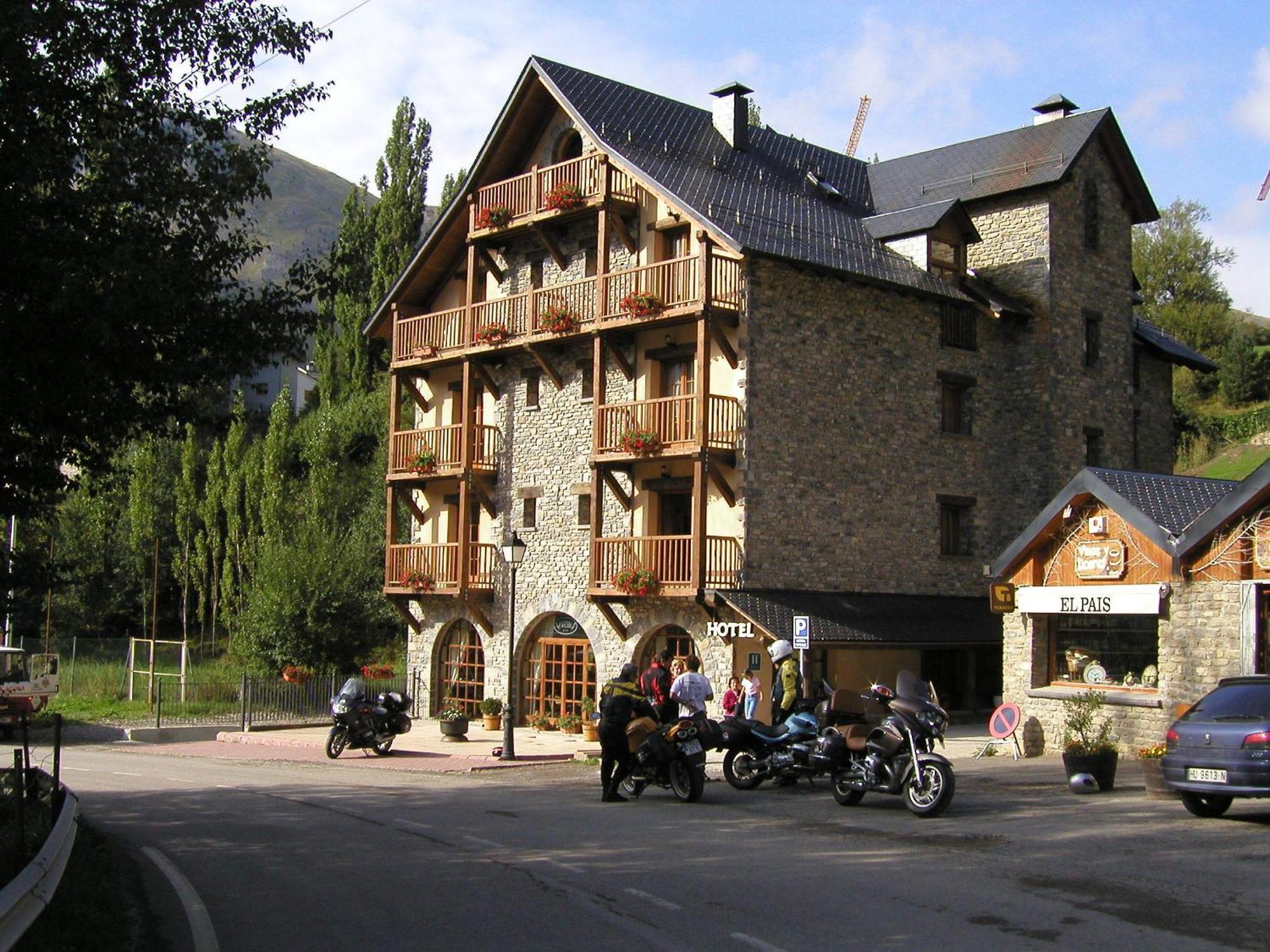 Hotel Bocale Sallent De Gallego Exterior photo
